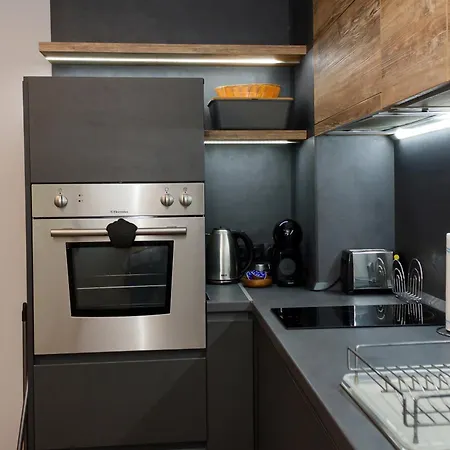 Modern Comfort In With Workspace By Flat Mаnаger 瓦爾納