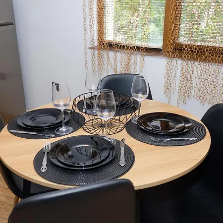 Modern Comfort In With Workspace By Flat Mаnаger * 瓦爾納